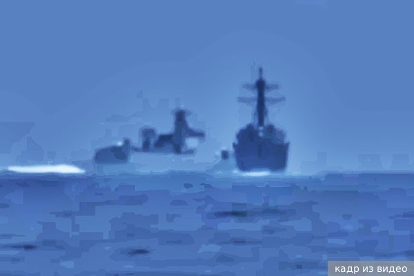 Появилось видео резкого маневра китайского корабля против эсминца ВМС США