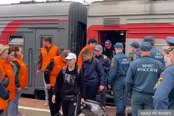 Детей с обстреливаемых территорий Белгородской области эвакуировали в Ярославль