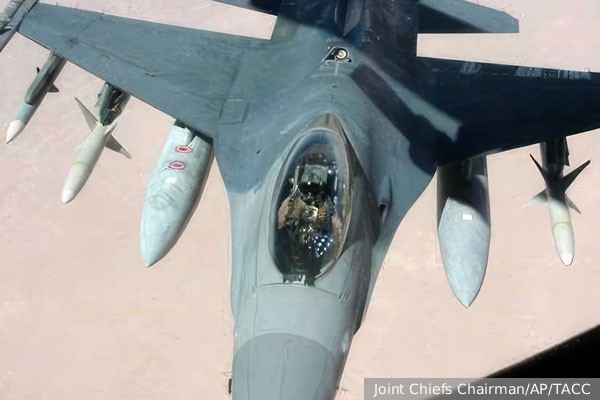 На Украине сообщили об отправке первых пилотов для обучения на F-16