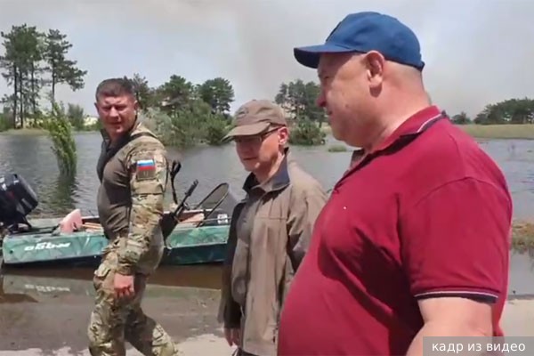 Кириенко посетил зону затопления в Херсонской области