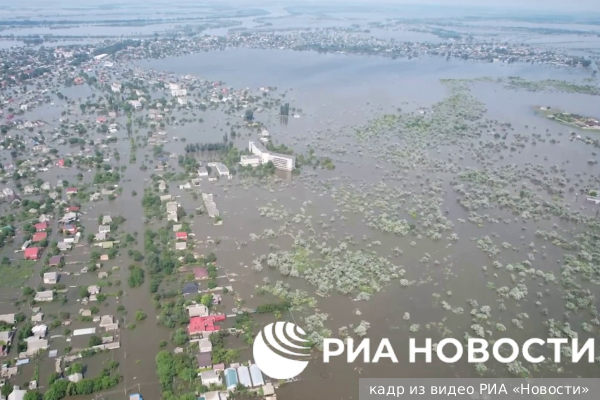 Появилось видео, как при помощи дрона российские добровольцы спасают гражданских от потопа в Херсонской области