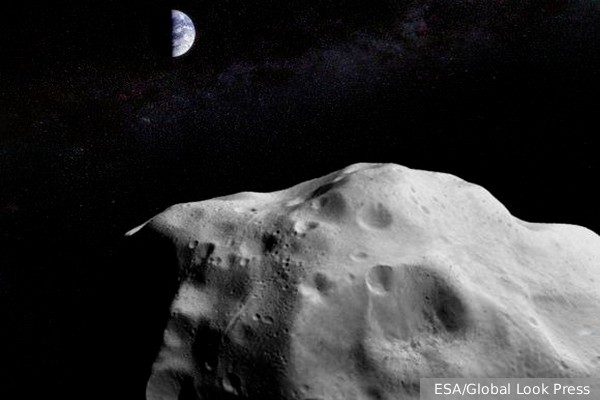 Ученые предупредили о сближении опасного астероида с Землей в День России