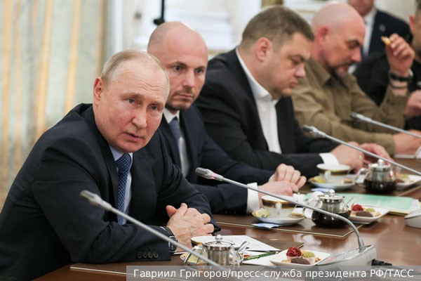 Путин: Нет необходимости направлять срочников в зону СВО