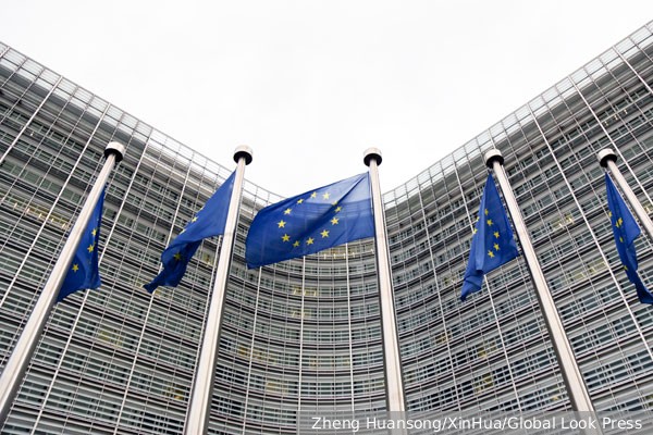 В ЕК признали, что ЕС «сложно продвигаться» с новыми санкциями против России