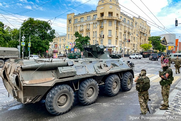 Российские губернаторы выступили в поддержку президента и против военного мятежа