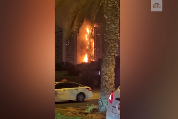 Огонь охватил все этажи небоскреба в ОАЭ