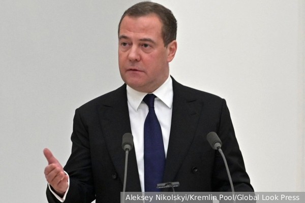 Медведев заявил о возможности ядерного Апокалипсиса