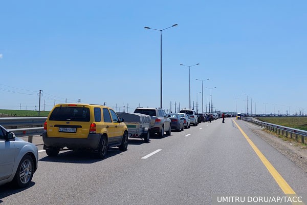 На Крымскому мосту выделили полосу для туристических автобусов