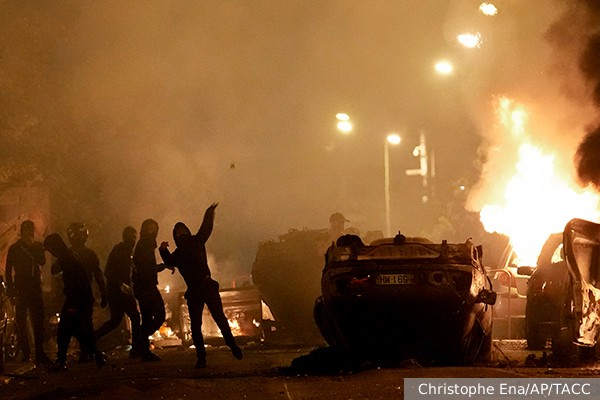 Во Франции испугались появления у протестующих оружия НАТО с Украины