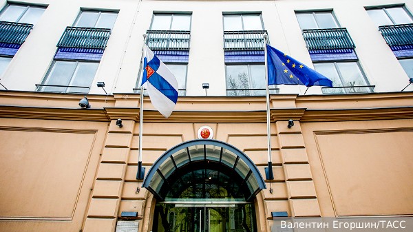 Москва отозвала разрешение на работу финского генконсульства в Петербурге