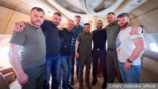 Зеленский сообщил о возвращении из Турции командиров «Азова»