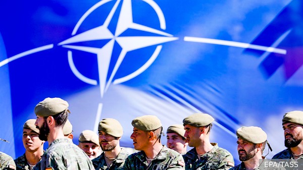 НАТО утвердило развертывание 300 тыс. военных на границах с Россией