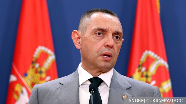 США прервали контакты с главой сербской спецслужбы и выступили против его въезда в страну 