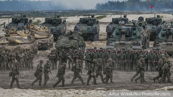 Зачем НАТО стягивает к границам России 300 тыс. солдат 