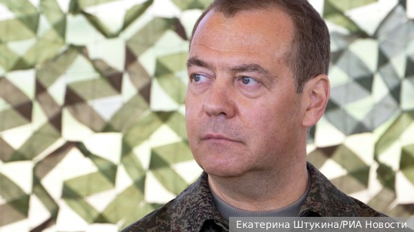 Медведев после атаки в Крыму призвал к «негуманным методам» борьбы с террористами