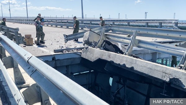 Путин: Крымский мост уже давно не используется для военных перевозок