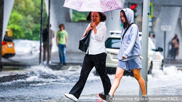 Метеоролог объяснила причину сильных дождей в Москве