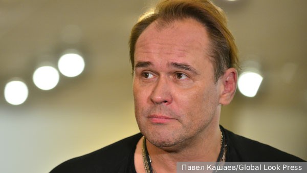 Актер Аверин призвал не вырезать из фильмов уехавших из России артистов 