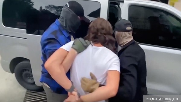 ФСБ задержала троих россиян за передачу «Правому сектору» данных о военных объектах