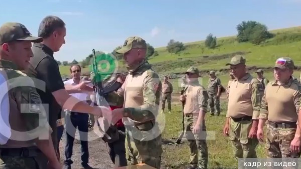 Добровольцам территориальной самообороны Белгородской области выдали оружие