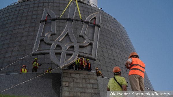 Захарова: Установка трезубца на монумент «Родина-мать» показала сущность Киева