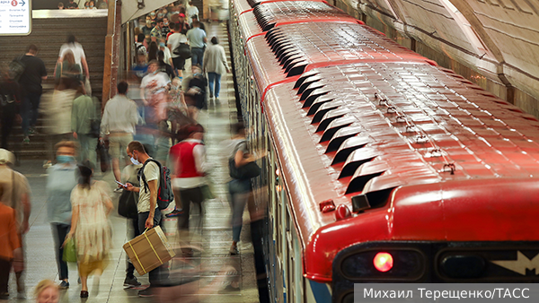 Работу метро Москвы по пятницам  предложили продлить до трех ночи