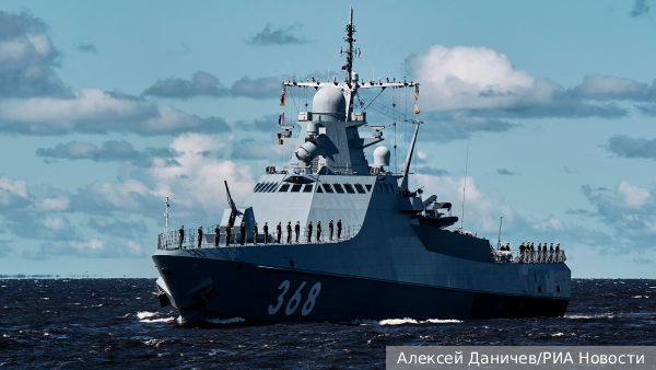 Российский корабль открыл огонь для досмотра идущего в украинский порт сухогруза