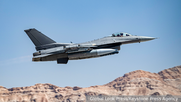 Америка будет годами дразнить Украину самолетами F-16