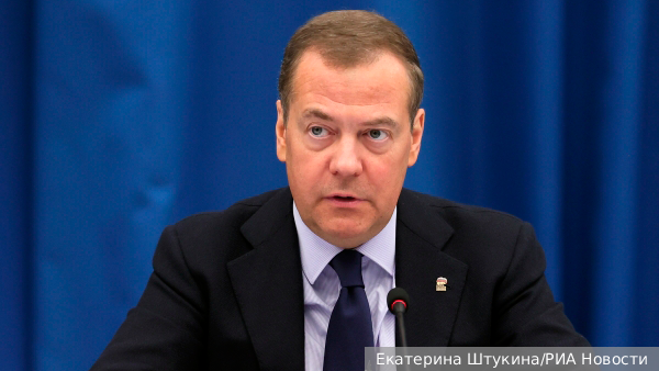 Зампред Совбеза Медведев призвал относиться к руководству поддерживающих Украину стран Запада как к нацистской коалиции