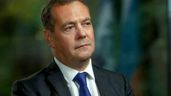 Медведев осудил Японию за «поддержку очередного нацистского режима»