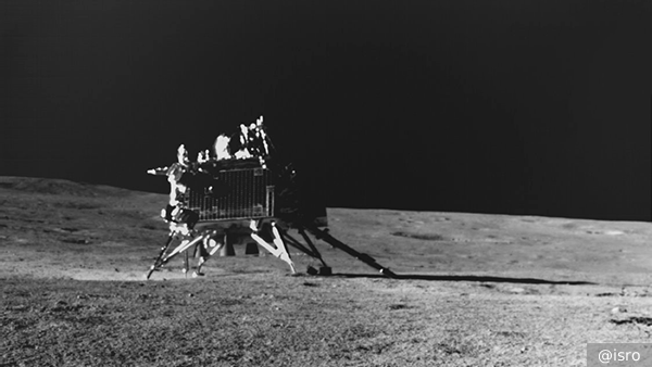 Индийский посадочный модуль «Викрам» успешно сделал «прыжок» на Луне
