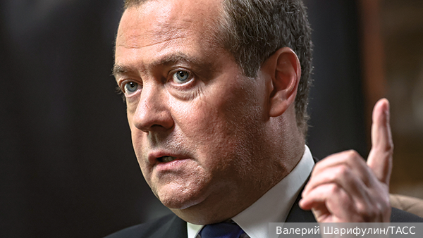 Медведев: Спецоперация должна идти до полной победы над Киевом