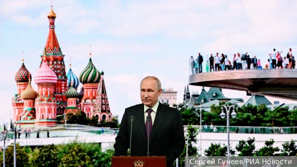 Путин: Россия достойно преодолевает все вызовы