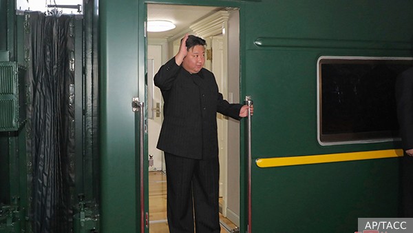 Поезд лидера Северной Кореи Ким Чен Ына прибыл в Россию