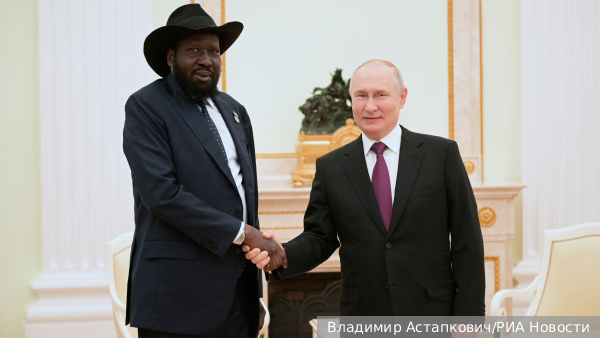 Путин встретился с президентом Южного Судана