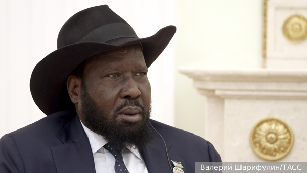 Эксперт объяснил черную шляпу президента Южного Судана на переговорах с Путиным