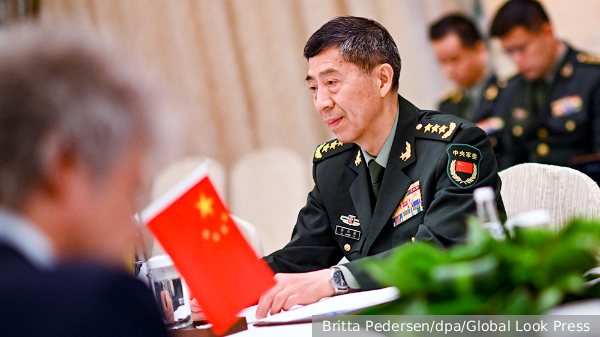 Си Цзиньпин снял Ли Шанфу с должности министра обороны Китая
