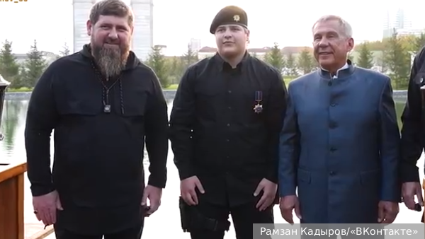 Кадыров поблагодарил главу Татарстана за награждение его сына орденом