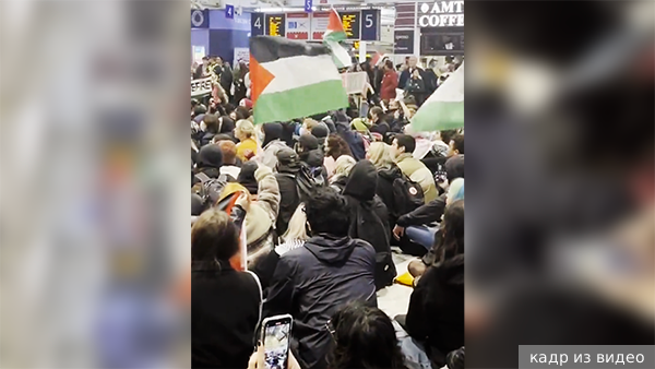 В Лондоне пропалестинские протестующие заблокировали вокзал