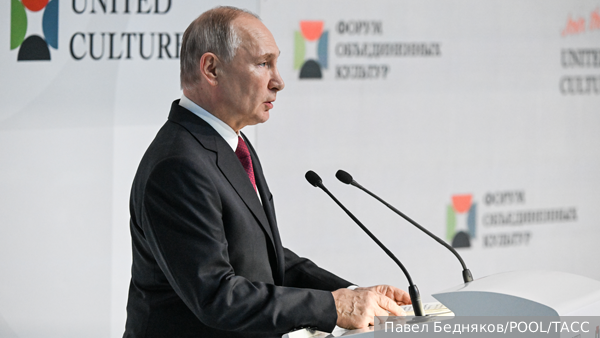 Путин заявил о попытках фальсификации истории через искусство