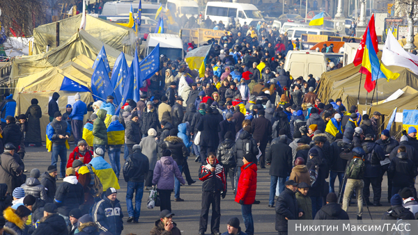 Азаров объяснил, почему Янукович не отдал приказ о разгоне Майдана