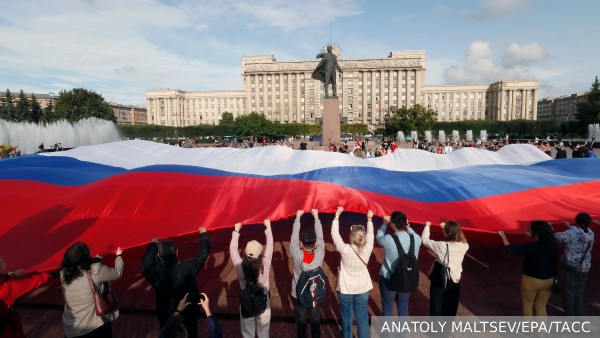 Минченко назвал недостатки внедрения государственной идеологии в России 