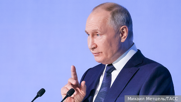 Путин: Россия сражается за свободу всего мира
