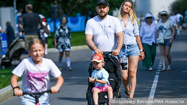 Год семьи назвали специальной демографической операцией России