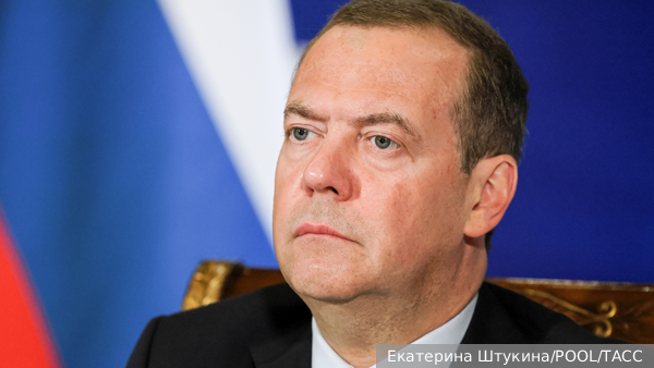 Медведев пообещал ассиметричный ответ на вмешательство во внутренние дела России