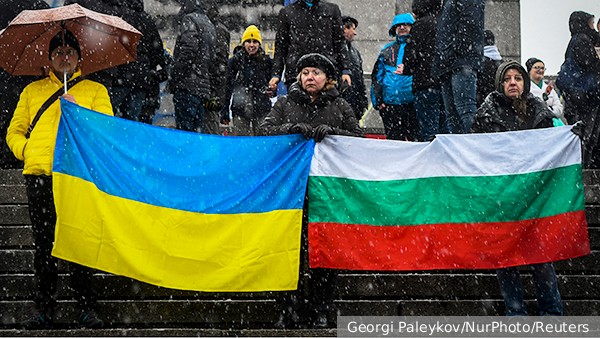 Политологи: Правительство Болгарии заставит президента отправить списанные БТР на Украину
