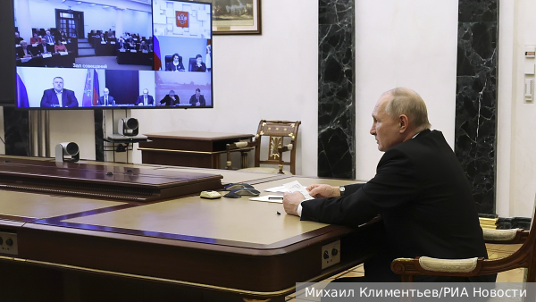 Путин призвал рассмотреть вопрос о поддержке гражданских жен погибших бойцов СВО