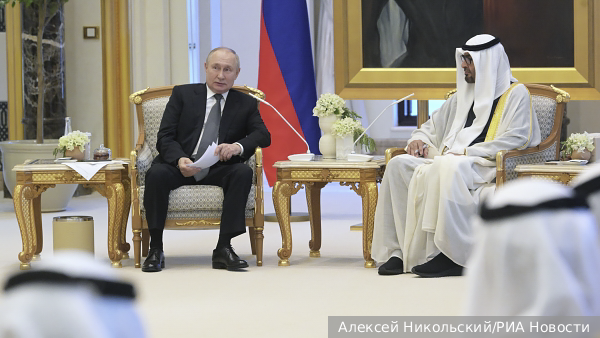 Путин завершил переговоры с президентом ОАЭ и вылетел в Саудовскую Аравию