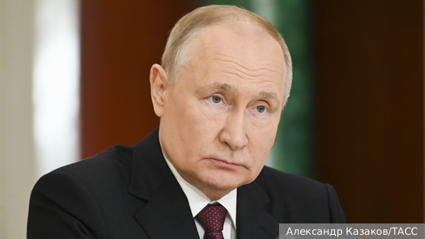 ФОМ: Большинство россиян считают, что Путину нужно баллотироваться на новый срок