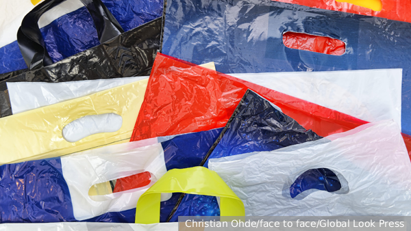 Мэр Казани призвал стирать пакеты для сокращения потребления пластика